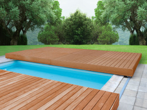 Terasovité zakrytí bazénu je velmi stylové a komfortní /