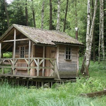 hut-261332_640