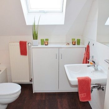 bathroom-1228427_640