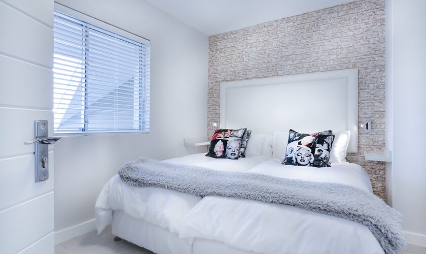modern-minimalist-bedroom-3147893_960_720